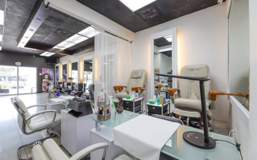 451 SW 8th St, Miami, FL 33130