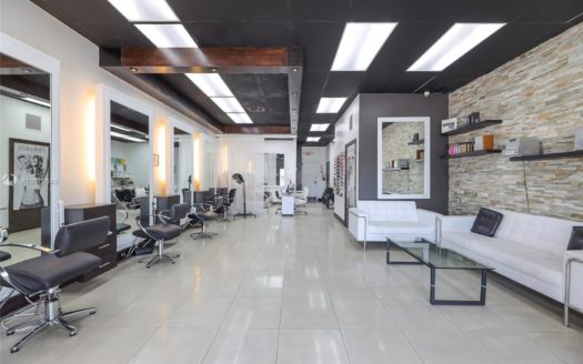 451 SW 8th St, Miami, FL 33130