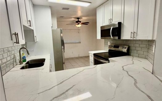 12442 NW 7th Ln #12442 Miami, FL 33182
