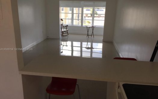 8110 Sunrise Lakes Blvd #307 Sunrise, FL 33322