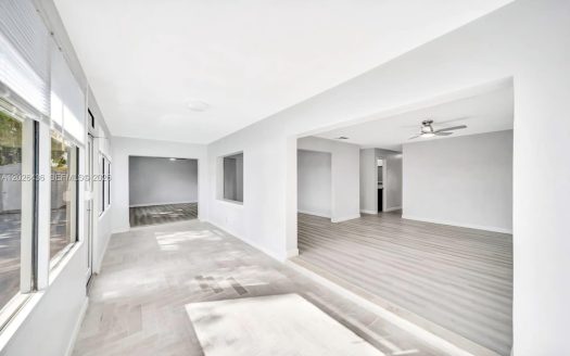 6812 Rio Pinar #1 North Lauderdale, FL 33068