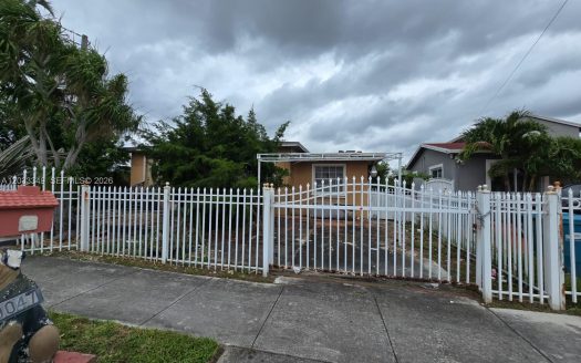 9039 SW 34th St Miami, FL 33165