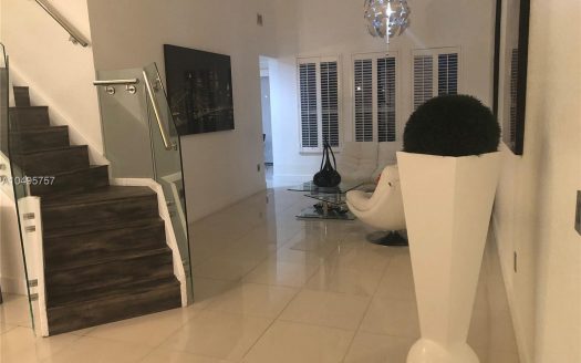 7001 NW 107TH ct Doral Fl 33178