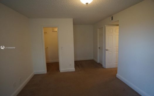 12840 Vista Isles Dr, Plantation, FL 33325