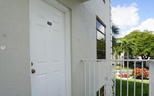 1721 Whitehall Dr, Davie, FL 33324