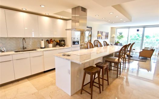 535 Oaks Dr, Pompano Beach, FL 33069