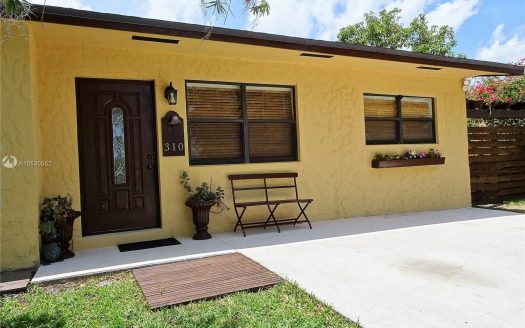 310 SW 9th Ave, Hallandale, FL 33009