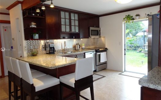 310 SW 9th Ave, Hallandale, FL 33009