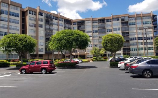 900 Saint Charles Pl, Pembroke Pines, FL 33026