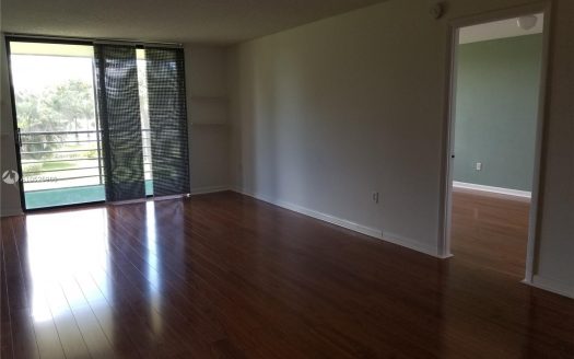 900 Saint Charles Pl, Pembroke Pines, FL 33026