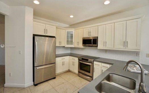 5805 NW 104 Path, Doral, FL 33178