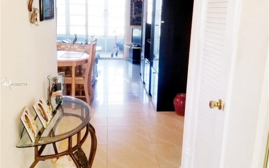 8200 Sunrise Lakes Blvd, Sunrise, FL 33322