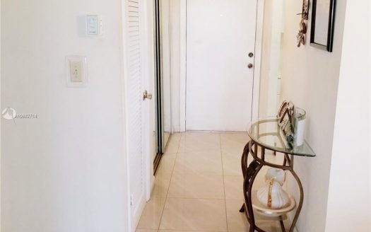 8200 Sunrise Lakes Blvd, Sunrise, FL 33322