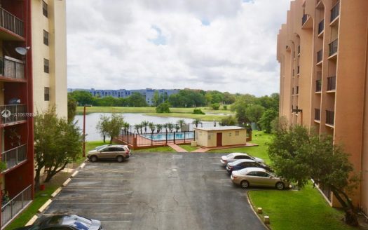 9686 Fontainebleau Blvd, Miami, FL 33172