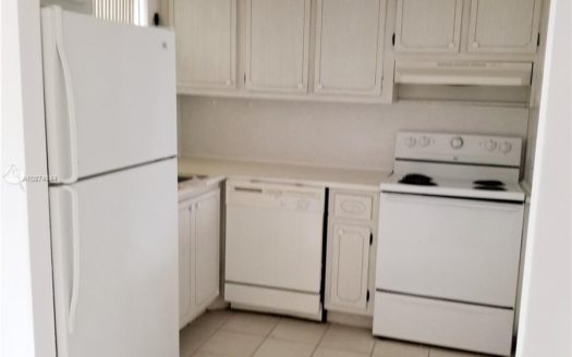 8465 Sunrise Lakes Blvd, Sunrise, FL 33322