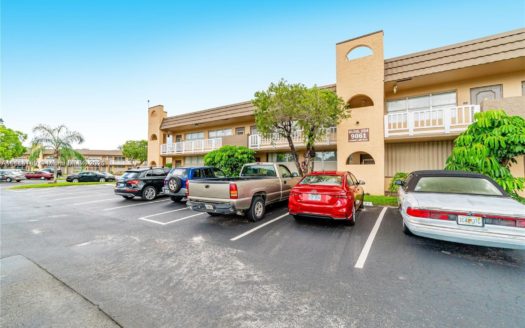 9061 Sunrise Lakes Blvd, Sunrise, FL 33322