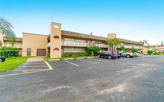 9061 Sunrise Lakes Blvd, Sunrise, FL 33322