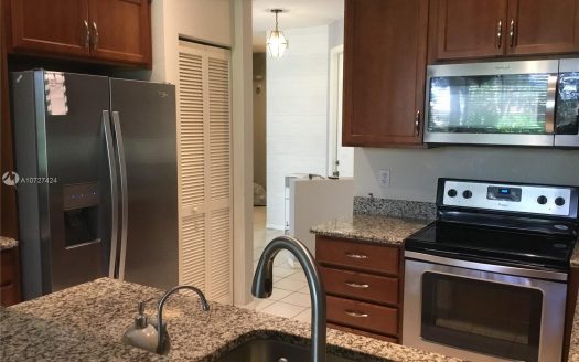 1018 SW 158th Way, Pembroke Pines, FL 33027