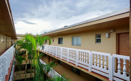 17000 NW 67th Ave, Hialeah, FL 33015