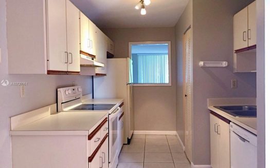 7401 NW 16th St, Plantation, FL 33313