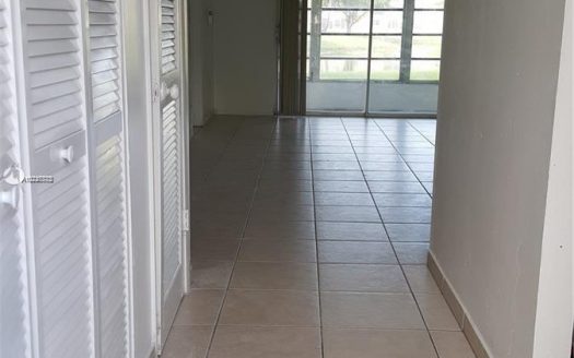 8500 Sunrise Lakes Blvd, Sunrise, FL 33322