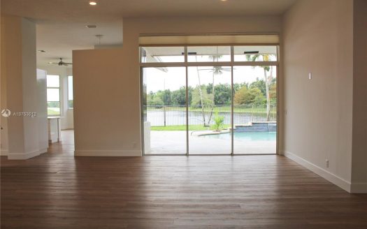 2717 Edgewater Ct, Weston, FL 33332