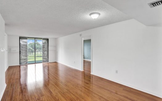 900 Saint Charles Pl #221, Pembroke Pines, FL 33026