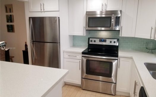 9540 Sunrise Lakes Blvd, Sunrise, FL 33322