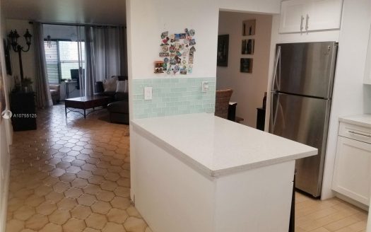 9540 Sunrise Lakes Blvd, Sunrise, FL 33322