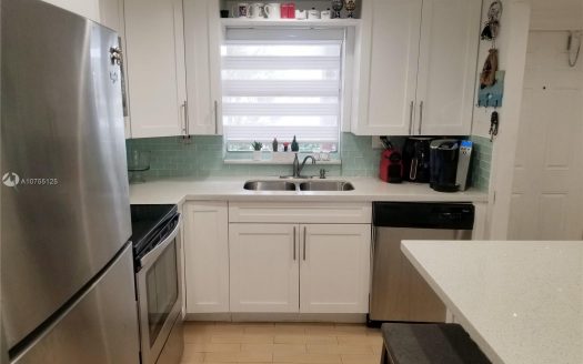 9540 Sunrise Lakes Blvd, Sunrise, FL 33322