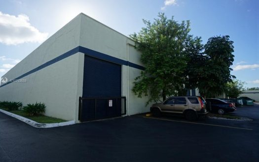 501 Old Griffin Rd, Dania Beach, FL 33004