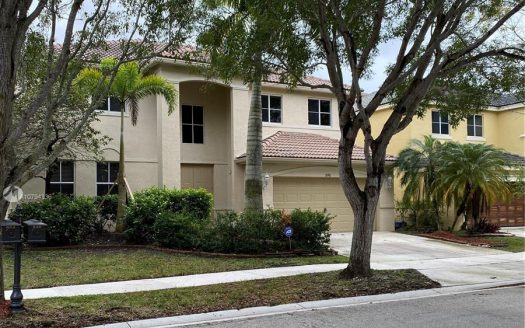 848 Hawthorn Ter, Weston, FL 33327