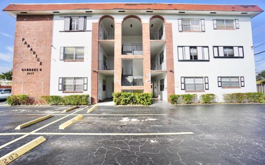 2415 Lincoln St, Hollywood, FL 33020