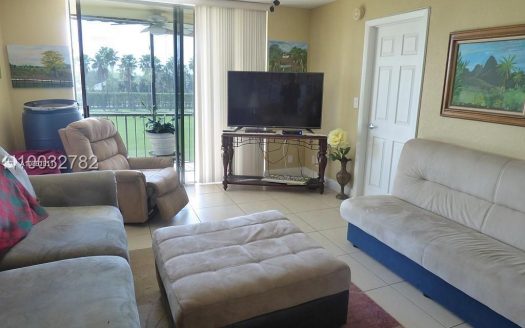 9820 S Hollybrook Lake Dr #305 Pembroke Pines, FL 33025