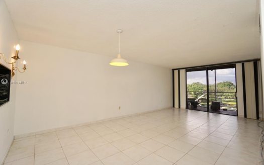 1820 N Lauderdale Ave, North Lauderdale, FL 33068