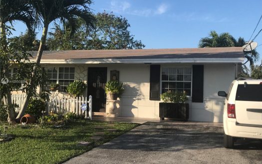 6737 SW 19th St, North Lauderdale, FL 33068