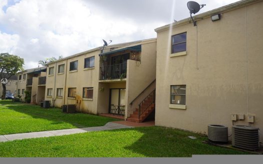 7427 SW 152nd Ave, Miami, FL 33193