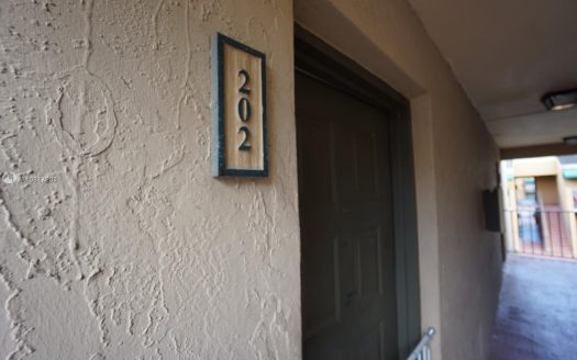 7427 SW 152nd Ave, Miami, FL 33193