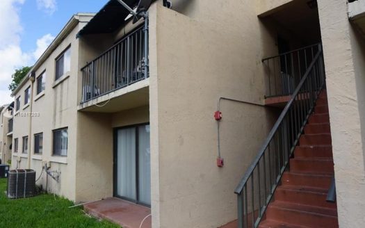 7427 SW 152nd Ave, Miami, FL 33193