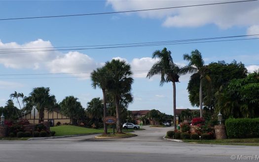 9312 NW 44th Ct, Sunrise, FL 33351