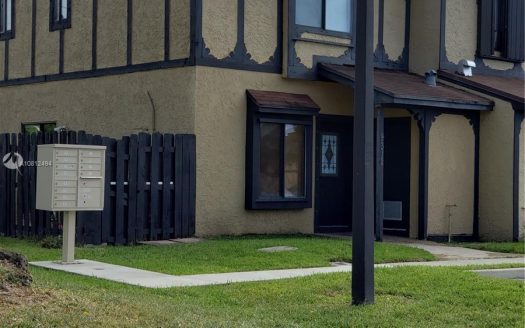 9312 NW 44th Ct, Sunrise, FL 33351