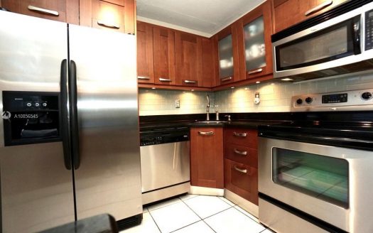 9440 Fontainebleau Blvd, Miami, FL 33172