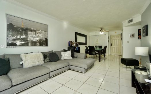 9440 Fontainebleau Blvd, Miami, FL 33172