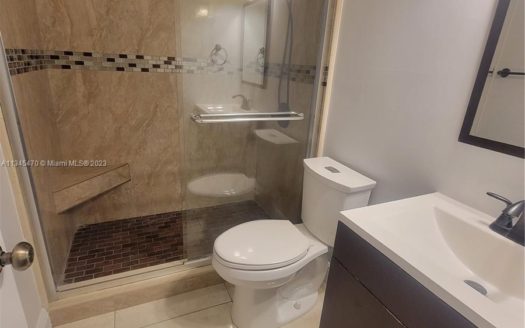 8515 Sunrise Lakes Blvd, Sunrise, FL 33322