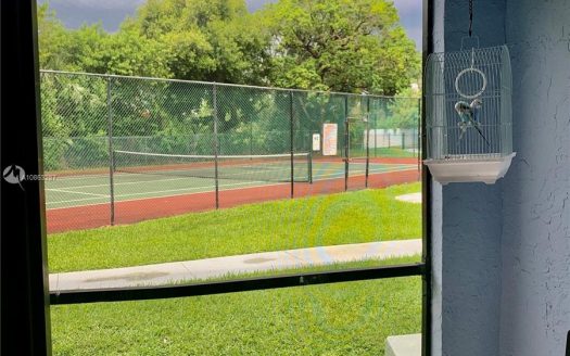 9440 Fontainebleau Blvd, Miami, FL 33172