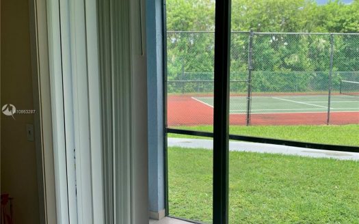 9440 Fontainebleau Blvd, Miami, FL 33172