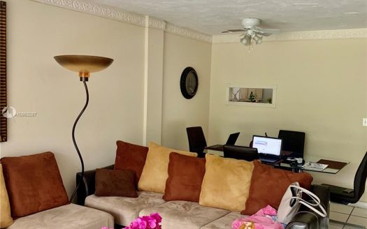 9440 Fontainebleau Blvd, Miami, FL 33172