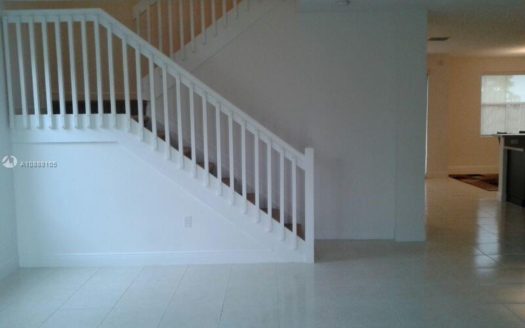 9761 NW 8th Ter, Miami, FL 33172