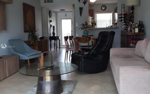 9850 Sunrise Lakes Blvd, Sunrise, FL 33322