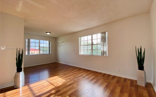 8842 SW 3rd St, Pembroke Pines, FL 33025